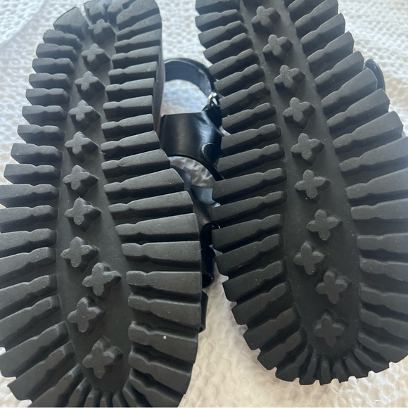 Labucq Black Chunky Platform Sandals - Picture 2 of 5